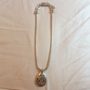 Women’s silver Brighton role necklace